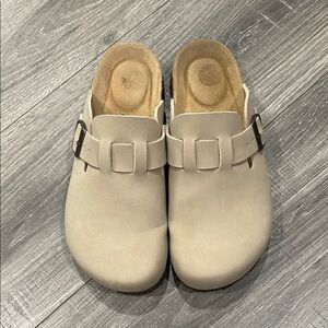 Slip on mules